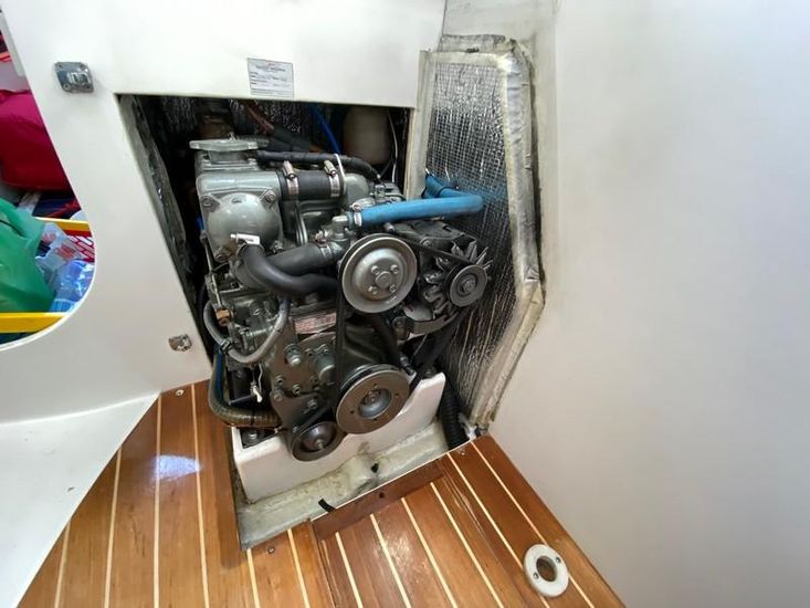1998 J Boats 32