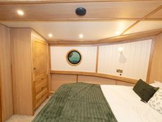 55x10 CUSTOM BUILD - BESPOKE BOAT CO