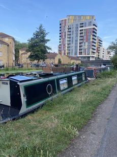 38 foot liveaboard narrowboat 'Bramble'