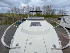 Quicksilver 555 activ cabin