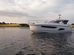 2017 Sealine S330