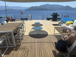 YACHT SUPPORT VESSEL FOR CHARTER