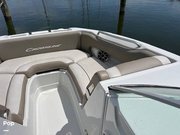 2023 Crownline 235