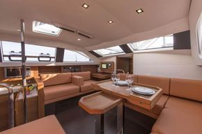 Manufacturer Provided Image: Wauquiez Pilot Saloon 48