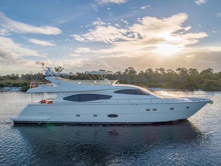 2005 Ferretti Yachts 76