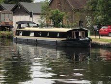 BEAUTIFUL WIDE BEAM LIVE ABOARD CRAFTSMAN FITTED