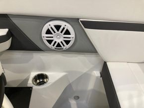 Monterey M20 Entertainment