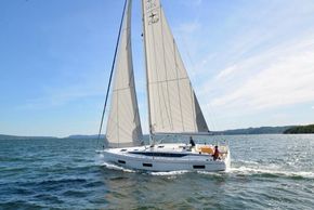 2025 Bavaria C42 5