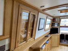 Side Hatch Prt Fwrd