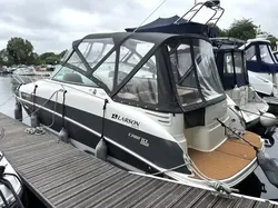 2002 Larson Cabrio 270 Mid Cabin