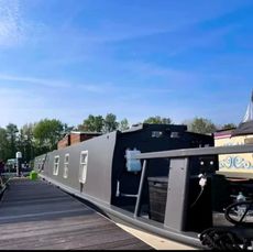 Charnwood, beautiful cruiser stern - opt moorings available at Roydon