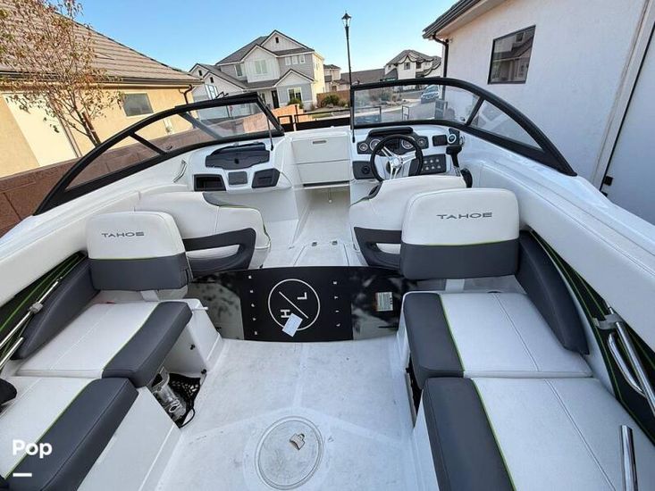 2022 Tahoe 210 s