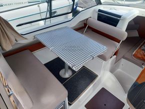 Jeanneau Merry Fisher 795  - Saloon Table