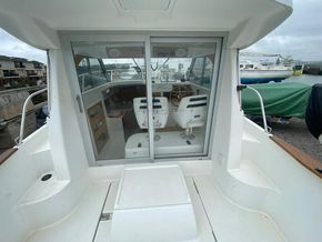 Beneteau Antares 710  - Companionway