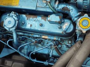 Sovereign 27 AFT DECK! - Engine Detail