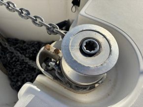 Jeanneau Sun Odyssey 37 Owners version - Windlass