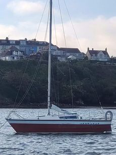 Intro 22 sailing yacht " Heatwave"