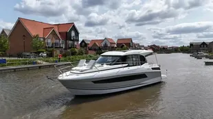 2017 Jeanneau NC 33
