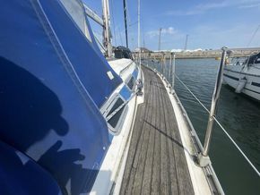 Bavaria 47 Exclusive - Side Deck