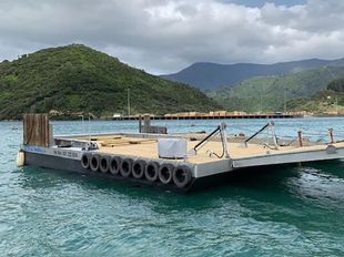BARGE WITH LOADING RAMP. 160 DWT. DUMB BARGE 