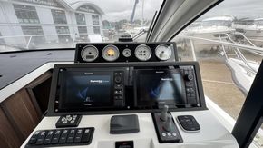 2017 Sealine C330 18
