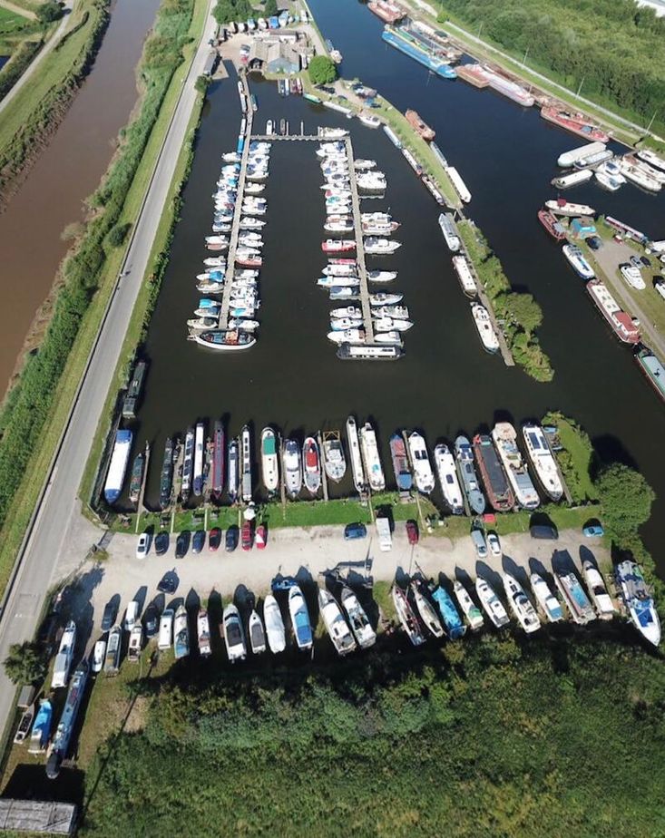 MOORINGS AVAILABLE Aire & Calder, East Riding