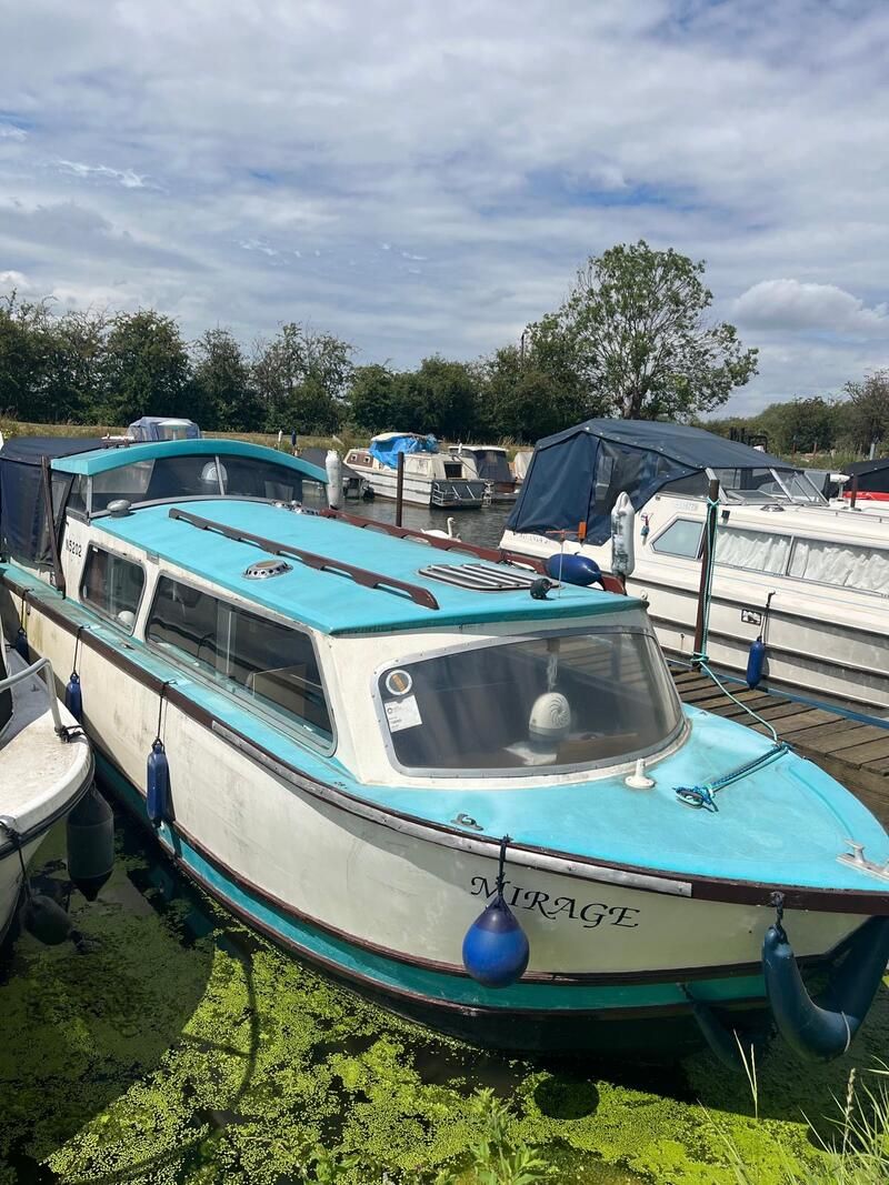 Dawncraft 25’ with 15hp Tohatsu outboard