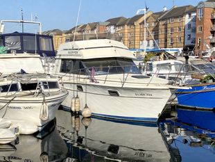 Silver Fox - 1983 Carver 32 Cruiser with London Mooring