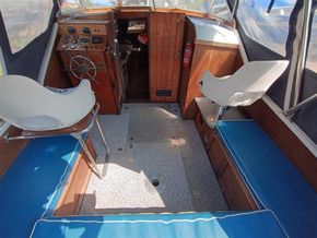 Elysian  27  - Cockpit