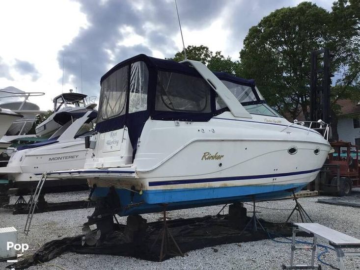 2006 Rinker fiesta vee 270