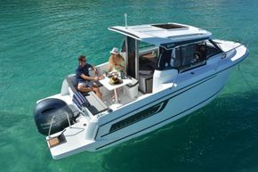 Jeanneau Merry Fisher 695 - boat from starboard side aft overhead