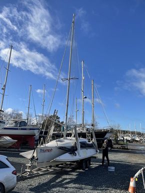 Easy to step and drop the mast