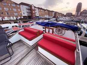 Flybridge seating