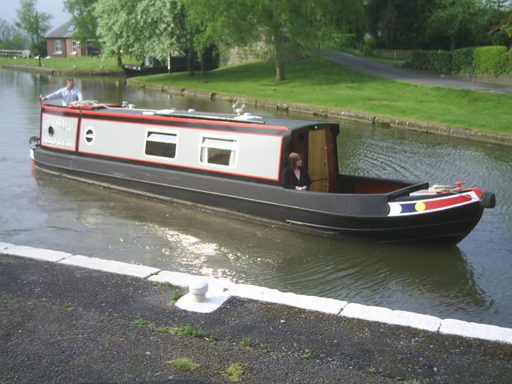 TRY A CANAL HOLIDAY BEFORE YOU BUY