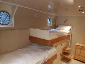 Mid Ship Twin Bed Room with shower,wc and hand basin