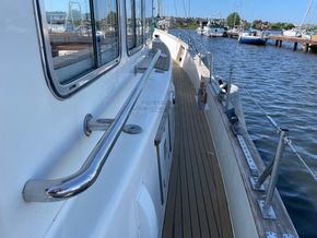 Fisher 46  - Side Deck