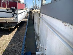 Dutch Barge 23m Project - Side Deck