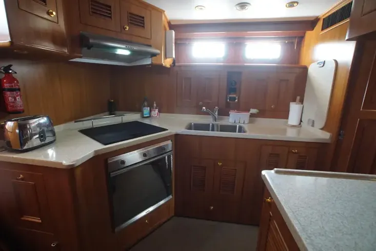 2005 Four Winns Horizon 240