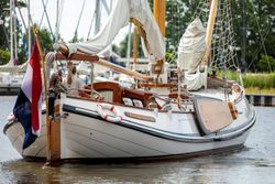 life aboard sailing yacht 'Lemsteraak'
