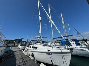 2001 hunter legend 290 sail 9479674 20240724004455472 1 XLARGE