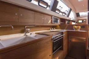 Manufacturer Provided Image: Wauquiez Pilot Saloon 48