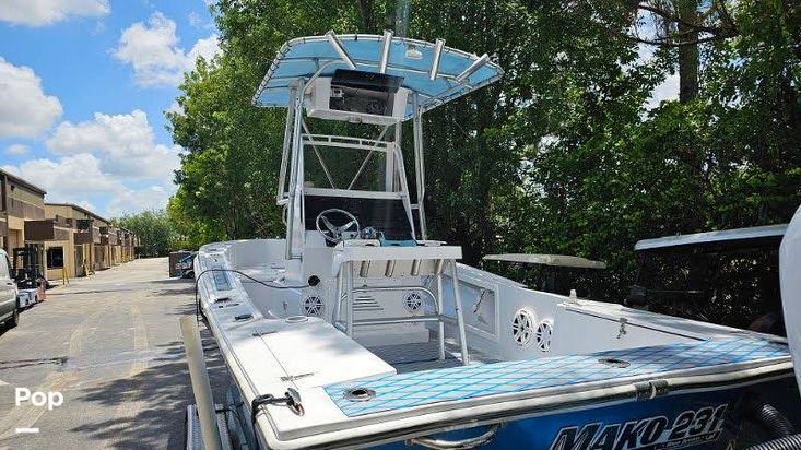 1986 Mako 231 center console