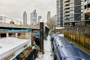 Nine Elms Canal Narrowboat