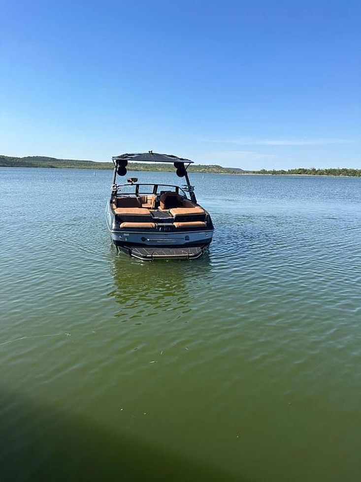 2023 Malibu 23 lsv