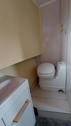 Aft bedroom - bathroom