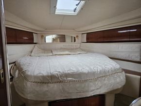 Sea Ray 395 Sundancer  - Forward Cabin
