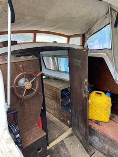 Venturer 23ft 3 berth GRP motor cruiser