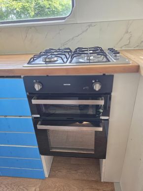 Immaculate oven with seperate grill