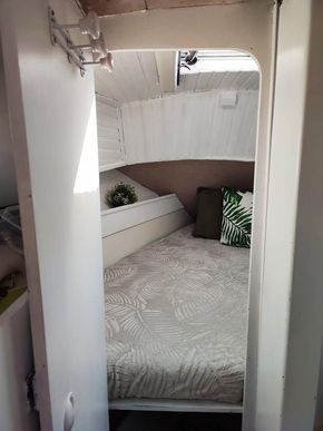 V berth