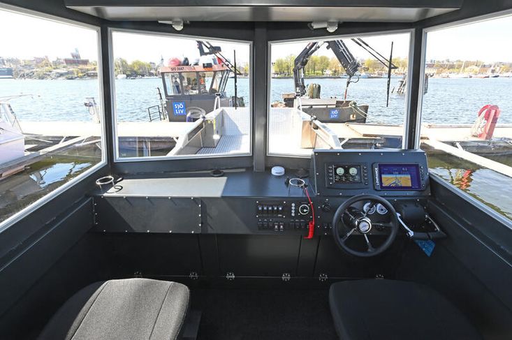 Brand new Alucat W35 workboat, OXE300 diesel outboard engines